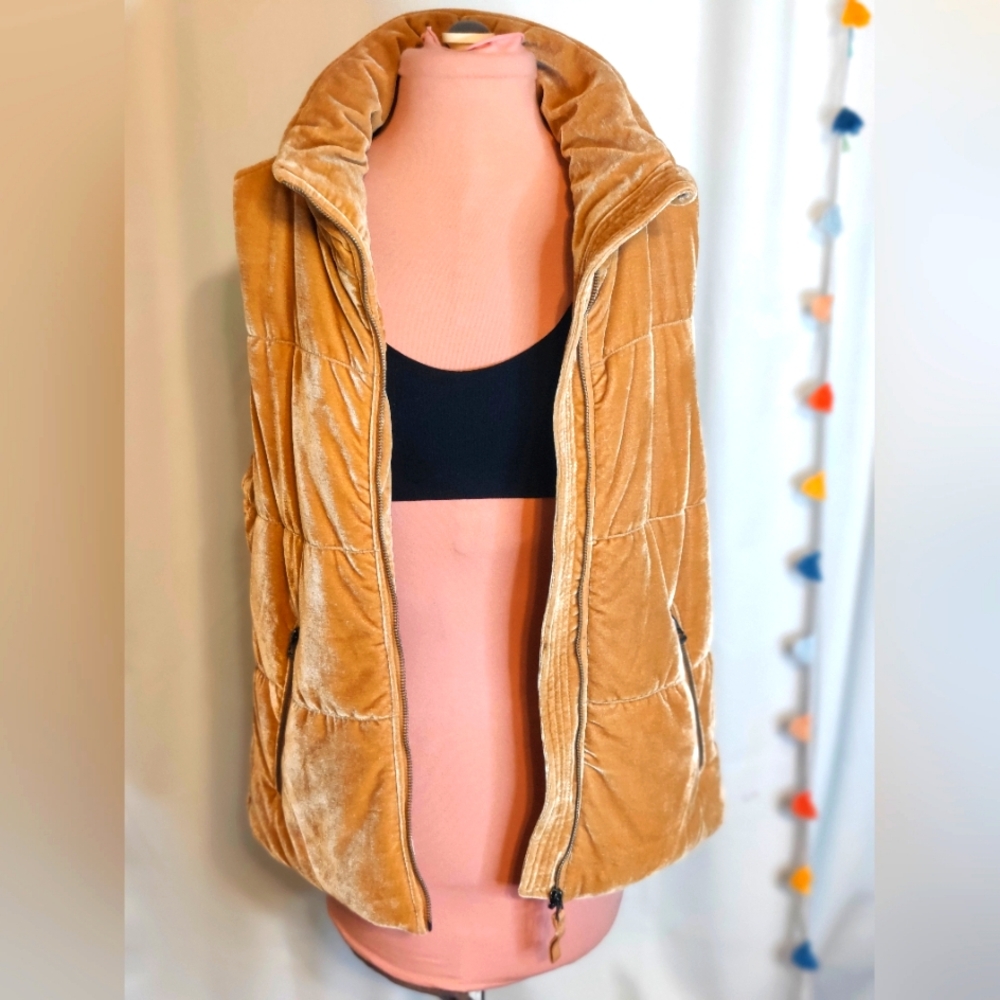 dylan Frosty look  gold/mustard Velvet overstuffed Puffer Vest   metal zippers S